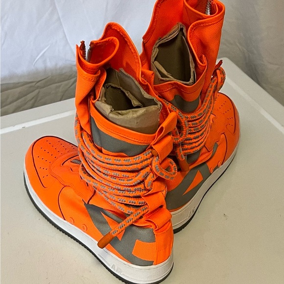 Nike SF Air Force 1 High Total Orange. Men’s 13 - Picture 3 of 5